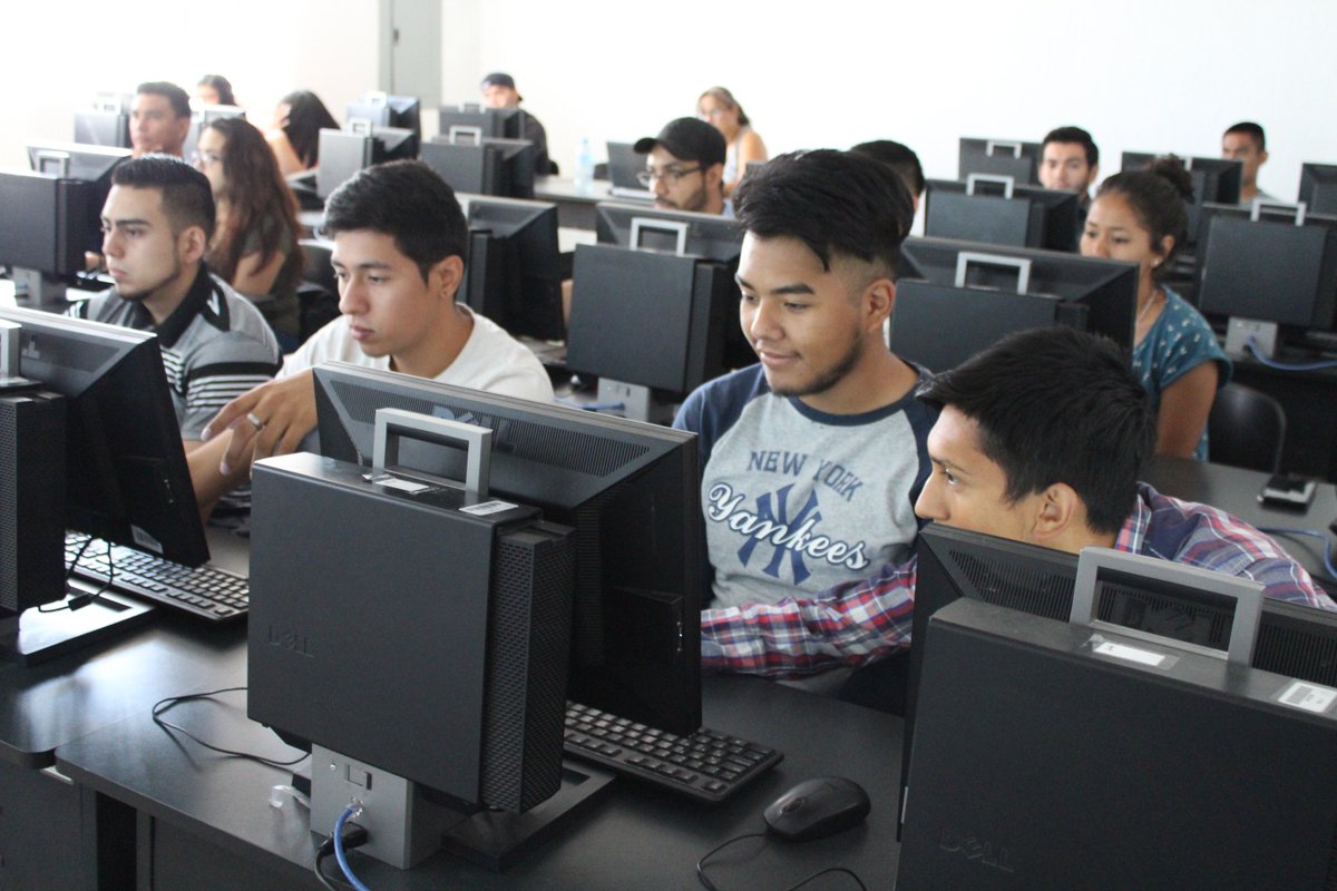 UTPasoDelNorte's tweet photo. Estudiantes de la Universidad Tecnológica Paso del Norte (UTPN) recibieron capacitación sobre cómo consultar la página https://t.co/fP0UfEssEy con el objetivo de aprovechar al máximo la base de datos que ofrece. https://t.co/QNxY5wbhoC