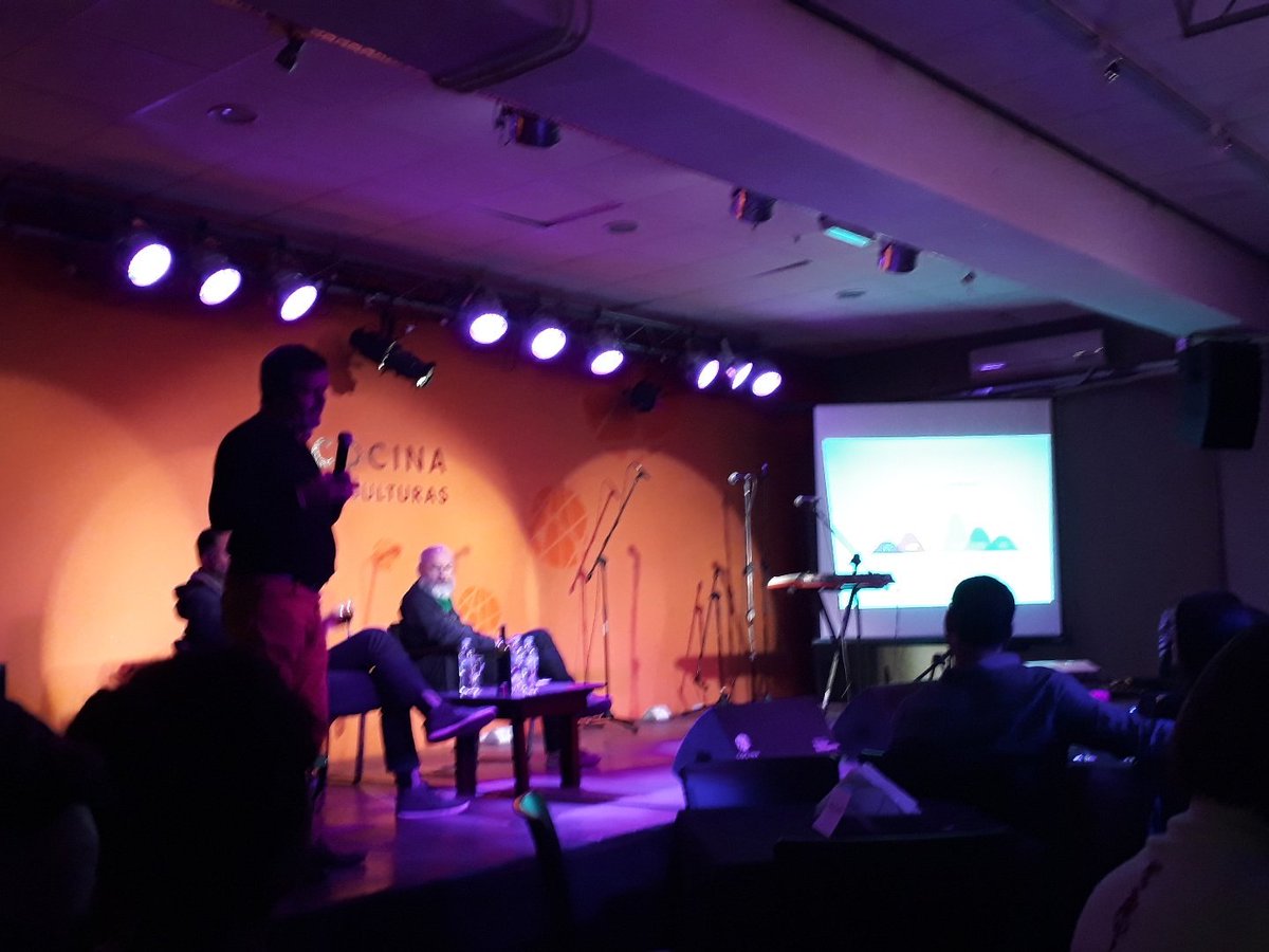 lucasalonso76's tweet photo. #Explanans #Memecracia
Estamos compartiendo la presentación pública de la Consultora Explanans. Disertan Omar Rincón y Roberto Schreiner.
@MartinNotar @SoledadPavesi @cocinadecultura @Explanans @Migueplan @BuenaVistaRadio https://t.co/MzotZhipiy