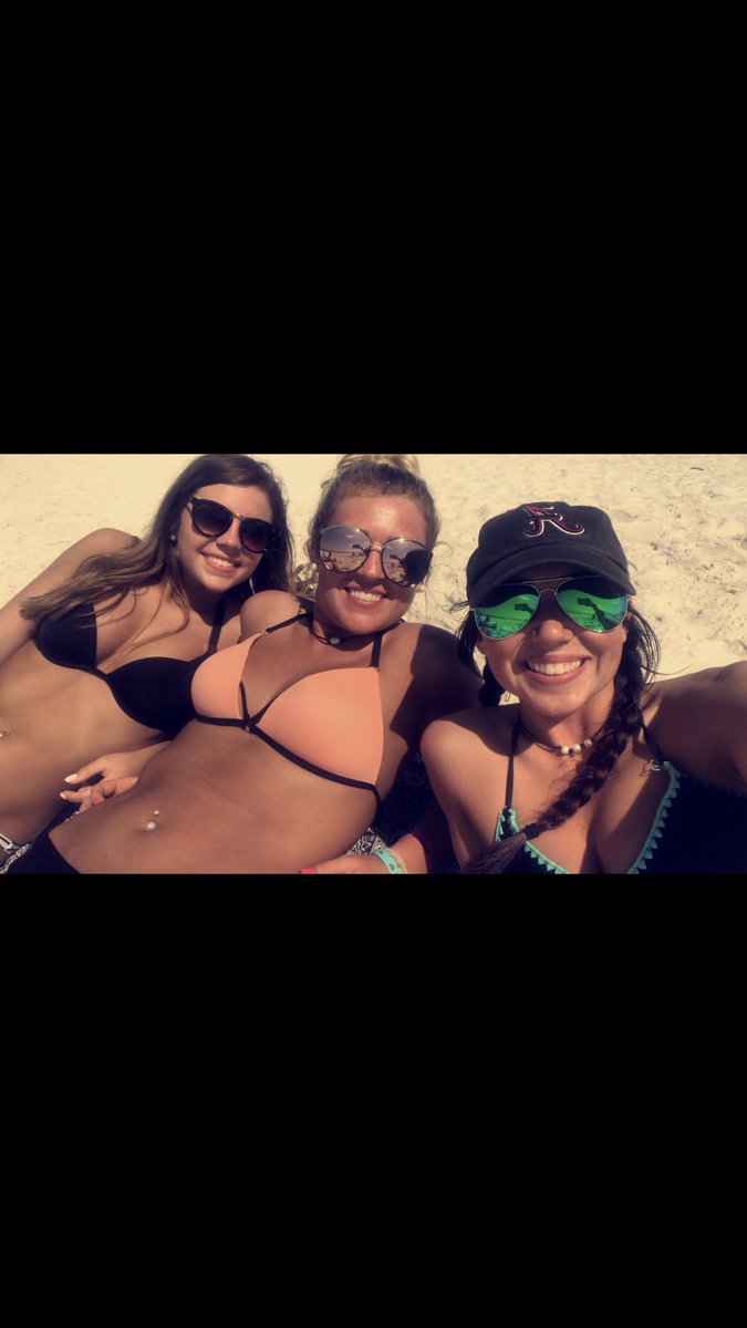 _elizabethjane4's tweet photo. happy 18th to my baby @Julia_Rogers47 Love you Ju.😍 https://t.co/WuS1ehpNfT