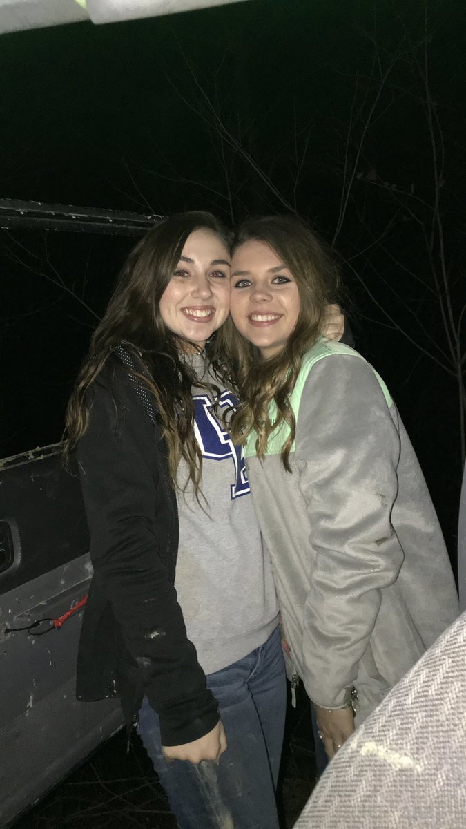 _elizabethjane4's tweet photo. happy 18th to my baby @Julia_Rogers47 Love you Ju.😍 https://t.co/WuS1ehpNfT
