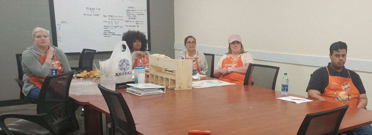 LGChriskiely's tweet photo. I was able to work with this amazing team out at Home Depot 4705, in Tukwila, WA. #LifesGood #LGSideKick #lgus @thd4705 https://t.co/97bQJ5hBDa