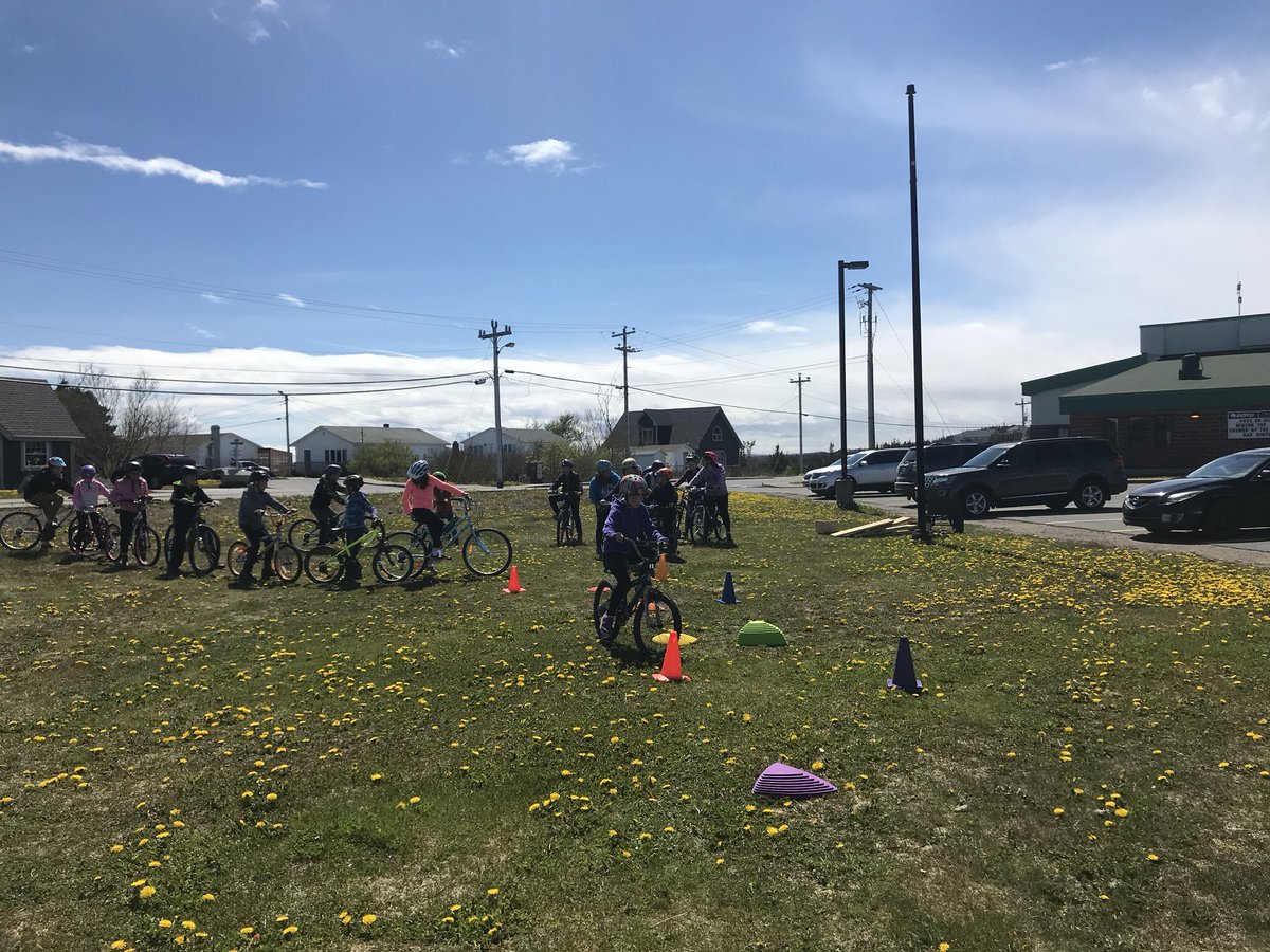 MrChurchillNL's tweet photo. One of the things we focused on today was “choosing a line” when we’re on trails! Let them front wheel do the work! #sprockids @NLESDCA @BicycleNL @SprockidsNL @CanadianCycling https://t.co/NOn4JuY0qB