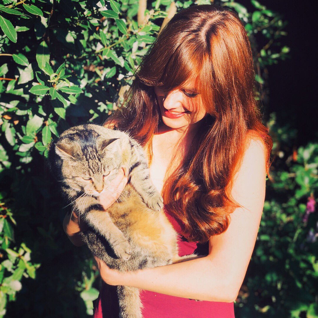 From now on, I only work with animals 😸☀️✨ [😻: Kiki]