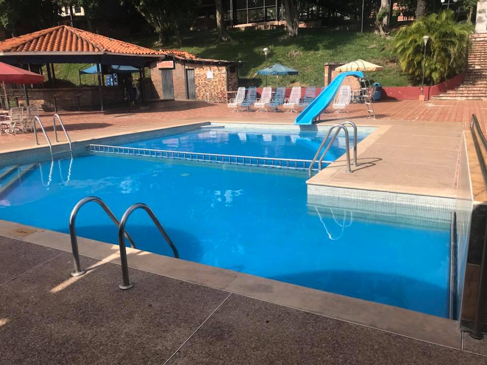 icatachira's tweet photo. A nuestros apreciados Agremiados le informamos que ya está operativa la Piscina de Nuestro Ilustre Colegio de Abogados. Con gran esfuerzo fue posible hacerle mantenimiento total y pintura nueva. Dr Henry Flores Presidente del Colegio de Abogados. https://t.co/tDdVCQGceC