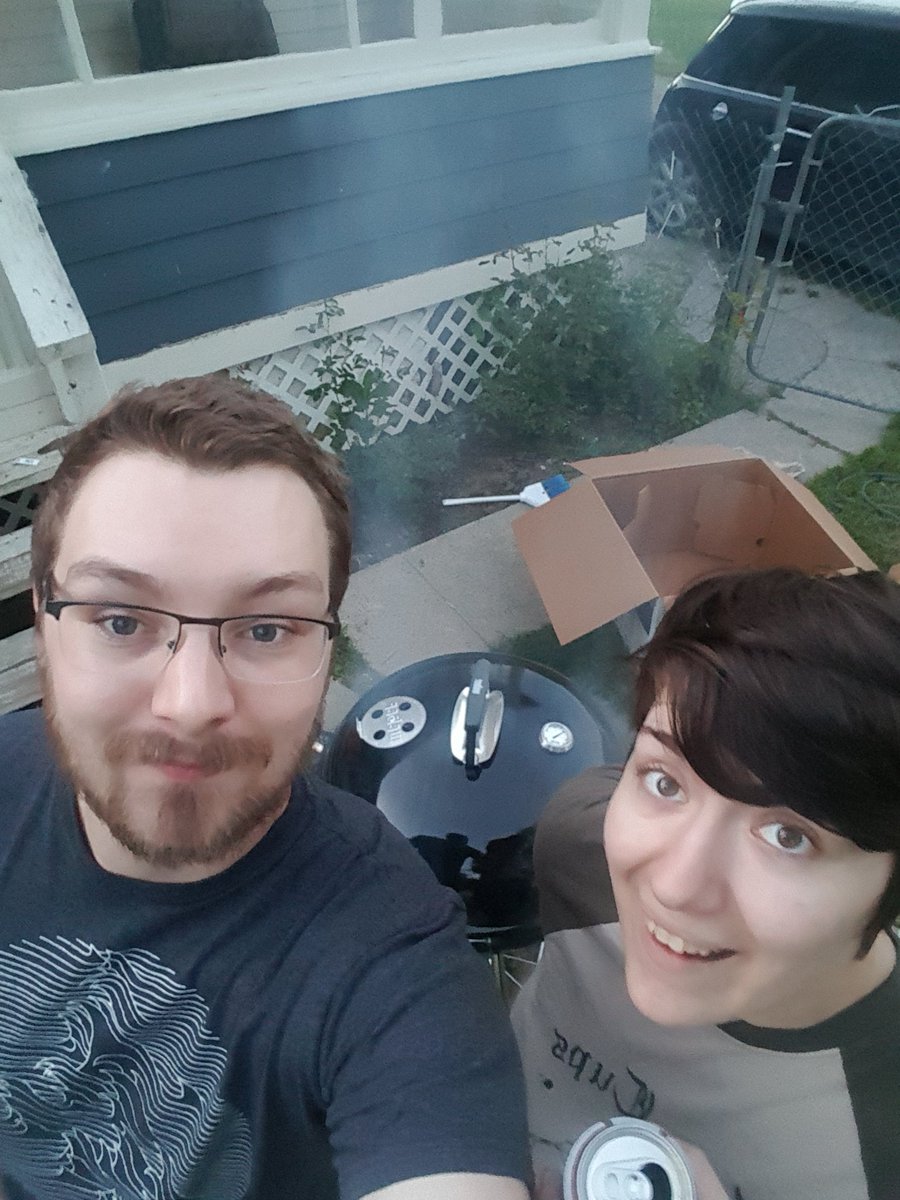 ItsMe_Osleksti's tweet photo. We've been busy working on the house but we got a grill and it was time to celebrate #feelsgoodman #GrillinAndKillin https://t.co/VlZdVF6V2i