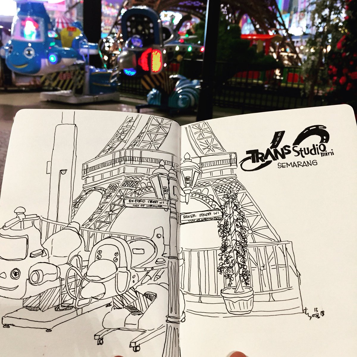 tyogoendoelz's tweet photo. Menunggu bocah2 bermain di Trans Studio Mini Semarang #sketch #livesketch #transstudiomini https://t.co/M1sFA3W8h0