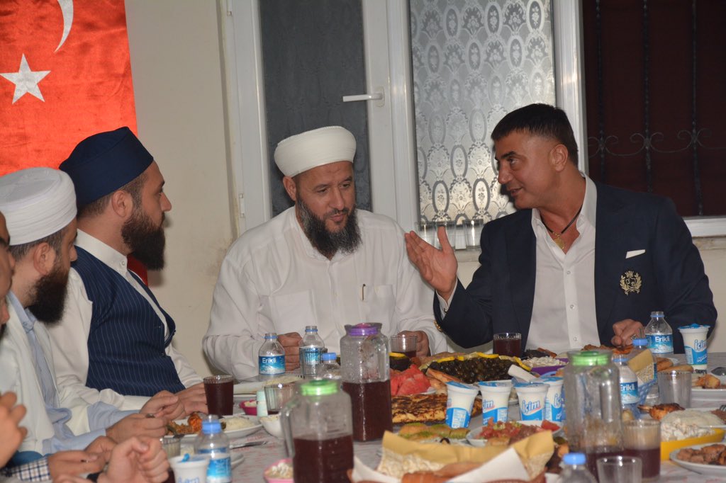 sedat_peker's tweet photo. İLME HİZMET DERNEĞİ’NİN İFTARINA KATILIM FOTOĞRAFLARIM.
DUA ORDULARININ DESTEĞİNİNDE CUMHUR İTTİFAKI’NIN YANINDA OLDUĞUNU GÖRMEK BENİ HEM UMUTLANDIRDI HEM DE ÇOK MUTLU ETTİ. YÜCE ALLAH’IM HİZMETLERİNİ ARTTIRSIN https://t.co/ttnVrYH6Ea
