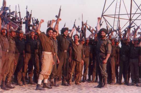 PosterStory's tweet photo. #21YearsOfBorder
Based on the1971 Battle of Longewala.
The film was shot on actual locations in the deserts of Bikaner.

War memorial was set in Longewala in which film posters are displayed as well (pic 4).

@iamsunnydeol @SunielVShetty  @PoojaB1972 @The_AnuMalik @TheDeolLegacY https://t.co/sU4E4LRmF8