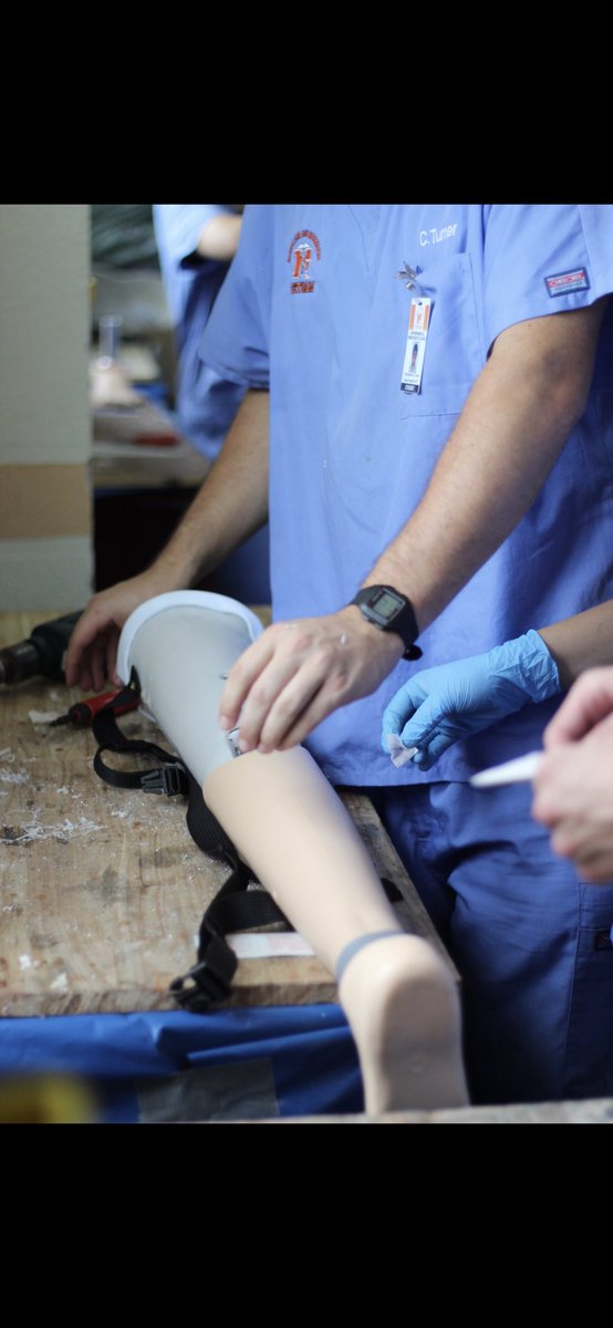 MPOC__'s tweet image. A couple Bears hard at work changing lives #MOMVietnam