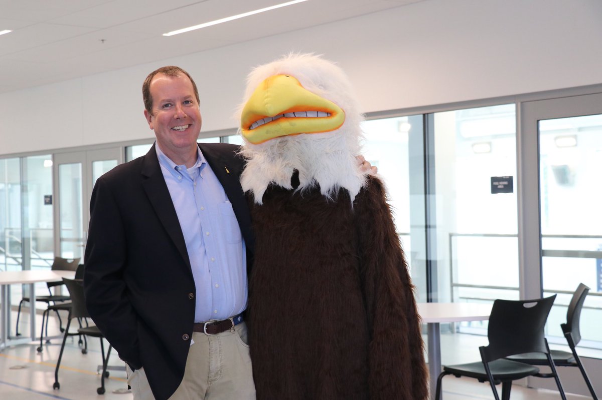 ehardiman's tweet photo. Even the Eagle is here to welcome the #classof2025 as they begin their #prepexperience with our Ice Cream Social!! Welcome to @stjohnsprep happy to have you as the newest members of @TheNestSJP https://t.co/Z64xC4emJH
