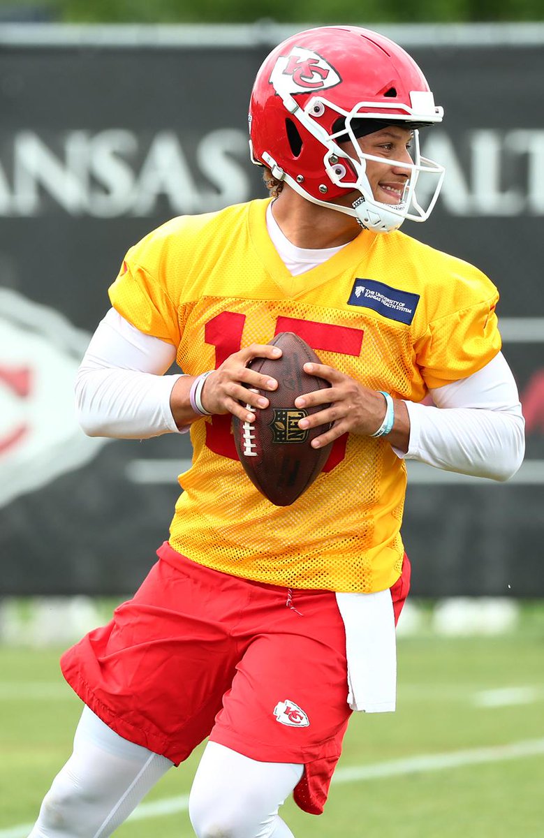 patrick mahomes yellow jersey