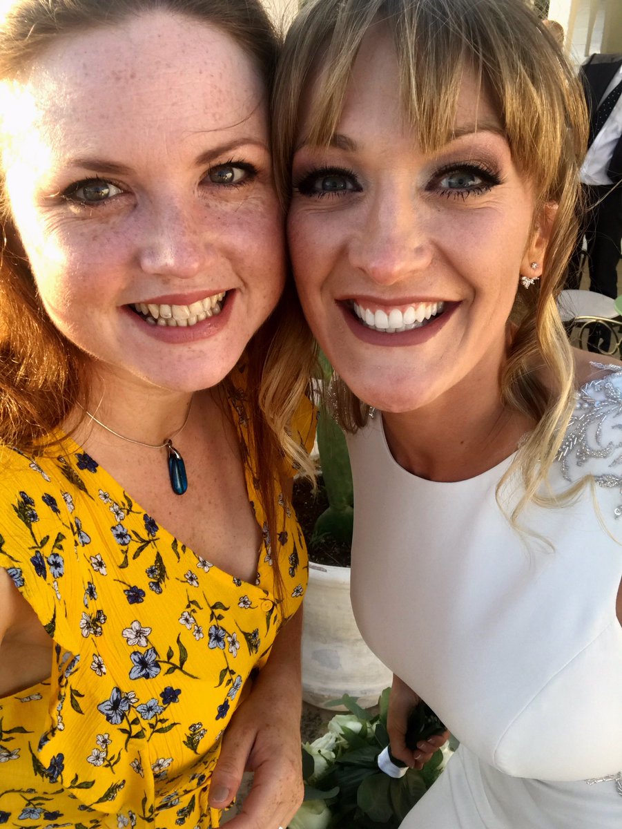 vicredstar's tweet photo. Just got back from Ostuni in Italy for my best friend's wedding ❤🇮🇹 so perfect and amazing to spend time with such dear friends https://t.co/SDzvLZvMrR