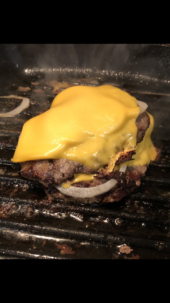 halholdenbache's tweet photo. #doublestackin at the house tonight w/ @PRButcher #hamburgers !! I eat about 5 #cheeseburgers a year. This was a #goodone. #ChefDaddy #imapizzaguy #deliciousresearch #alwaysamericancheese https://t.co/iVCoU1lChV