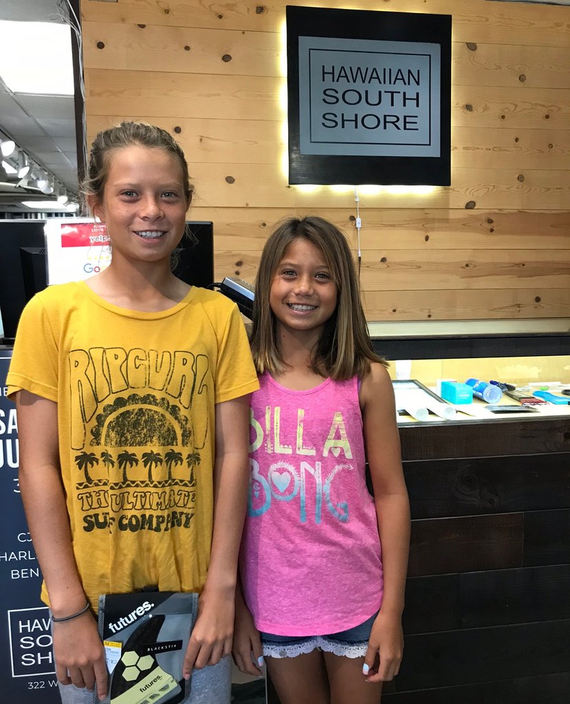 Hwnsouthshore's tweet image. @eweleiula and @oaka-wong heading to Cali. for the Next Month to compete. Good Luck and Thanks for stopping by let us know if you like the drive on the Furutes you pick up. 

#nssahawaii #futuresfins #surf #ocean #surfing #surfstyle #summer #oceangirl
