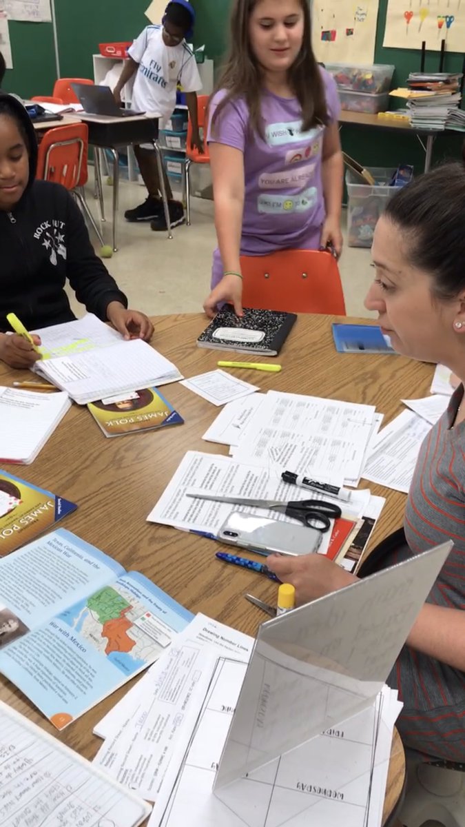 SummitHallRS's tweet photo. Identifying key details to summarize the text in 4th grade! #modelingisthekey #kidsareengaged #routinesandexpectations https://t.co/xfAowMvdV2
