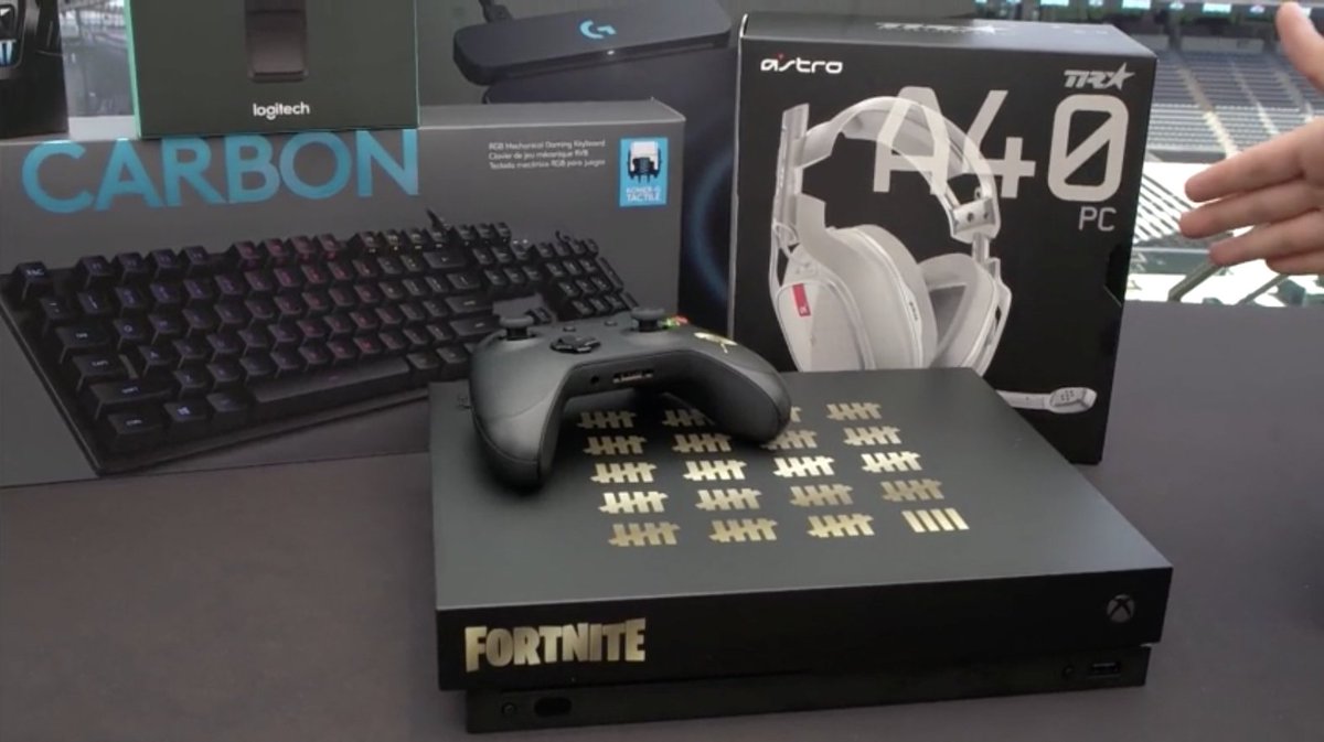 vip package being given to all players at the fortniteproam includes custom xbox one x ps4 controller and more also a chance for 1 person to win - playing fortnite on pc with ps4 controller