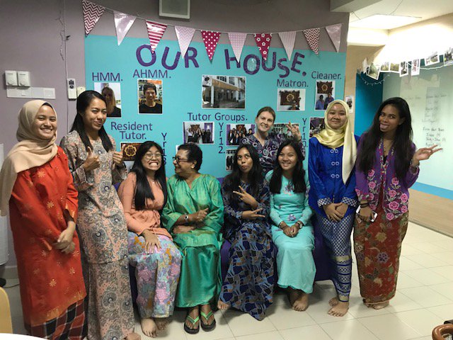 Rosebery_House's tweet photo. Last night we had a pre Raya celebration. We broke fast together and enjoyed Malay food eaten traditionally during Eid. Blessed Eid. https://t.co/qnMtgilFGM