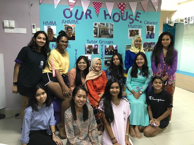Rosebery_House's tweet photo. Last night we had a pre Raya celebration. We broke fast together and enjoyed Malay food eaten traditionally during Eid. Blessed Eid. https://t.co/qnMtgilFGM