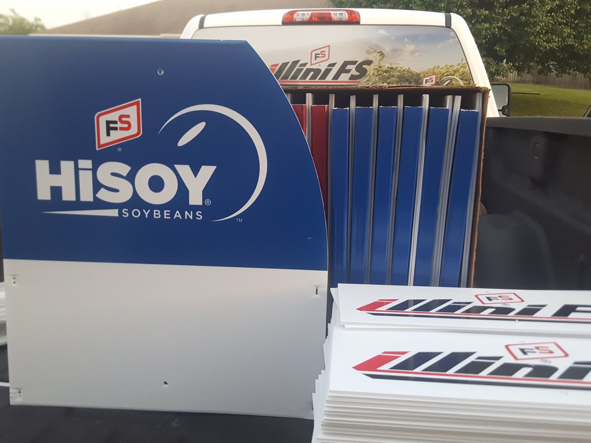 BloemkerCraig's tweet photo. Signs are cleaned and ready for tomorrow. Let the sign blitz commence! https://t.co/gBTnjbCyp8