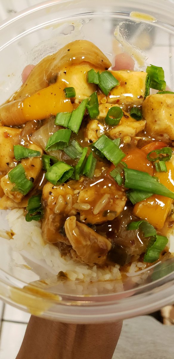 TMC_CATERING's tweet photo. Personal Menu:
Kong Pow Chicken 
#TaylorMadeCuisine #ChefLife #Food #Foodie #Yummy #Culinary #ThatGirlCanCook #PrivateChef #ServerLife #BartenderLife #Catering #CaterLife #Chef https://t.co/D1wLwfQKzE