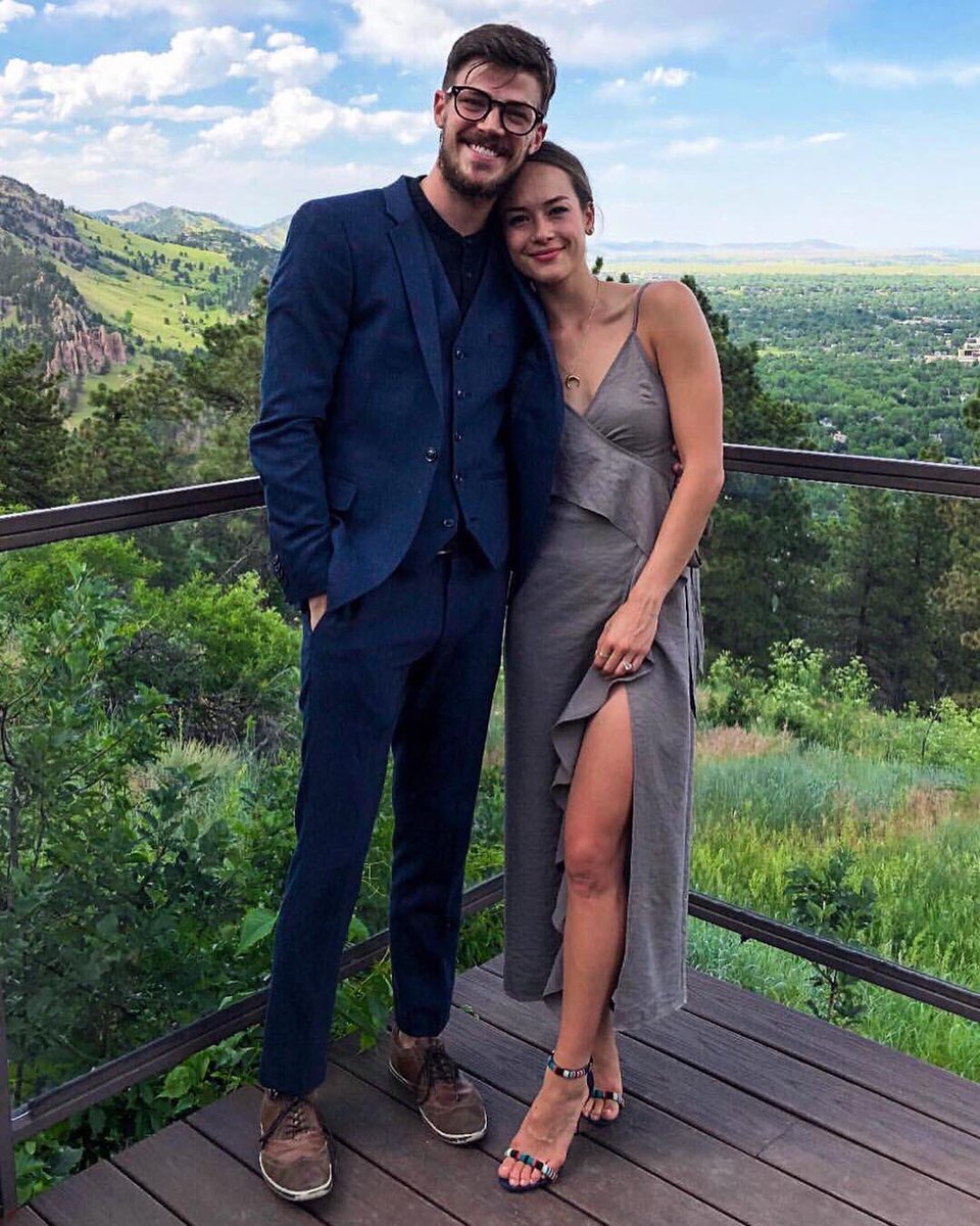 📸 ภาพล่าสุดของแกรนท์และแอลเอจากงานแต่งงานของเพื่อนของทั้งคู่ครับ