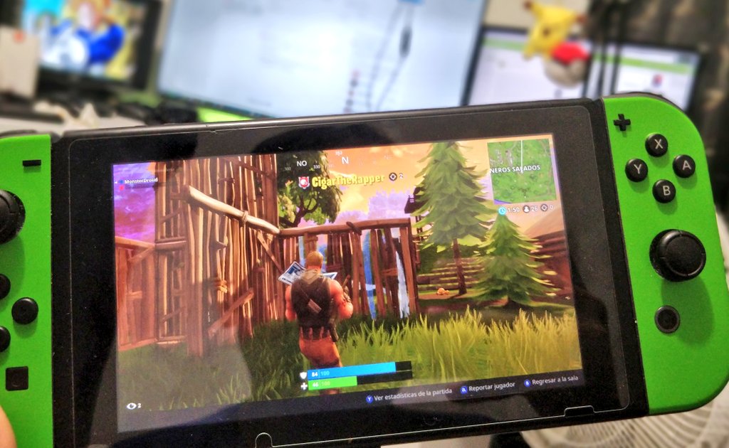 MonsterDroiid's tweet photo. Nunca hago ni una kill sólo me queda ver la partida :'y definitivamente fortnite switch o con control no es para mi, tal vez cuando lo lleguen a sacar en android me vaya mejor :'y https://t.co/H8LGlwRHNq