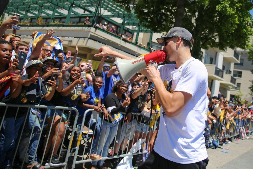 mercnews's tweet photo. โ#ParadeKlay:โ Inside Klay Thompsonโs championship parade celebration https://t.co/fFxZIuy7Jb https://t.co/qXTzcjGH4R