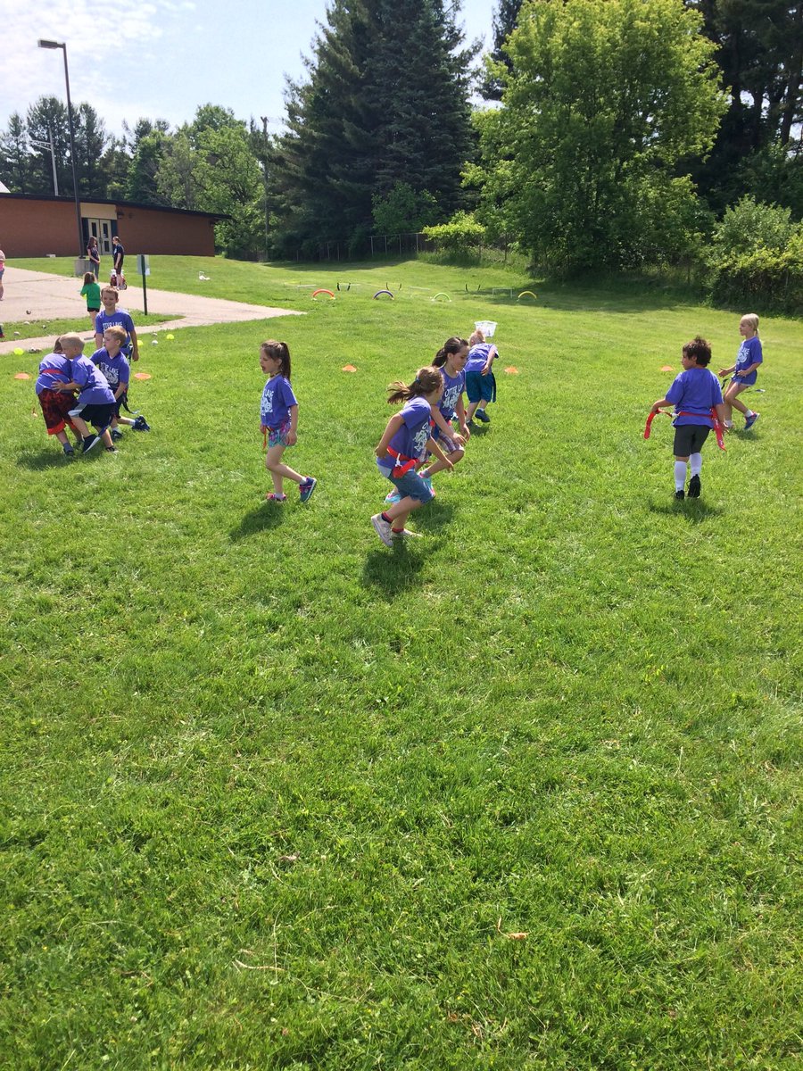 ssjon09's tweet photo. More from field day! #FieldDay #simplebutfun #teamwork #physed #sunglasses #elementaryPE #shapeMi https://t.co/lEa6JiXgn9