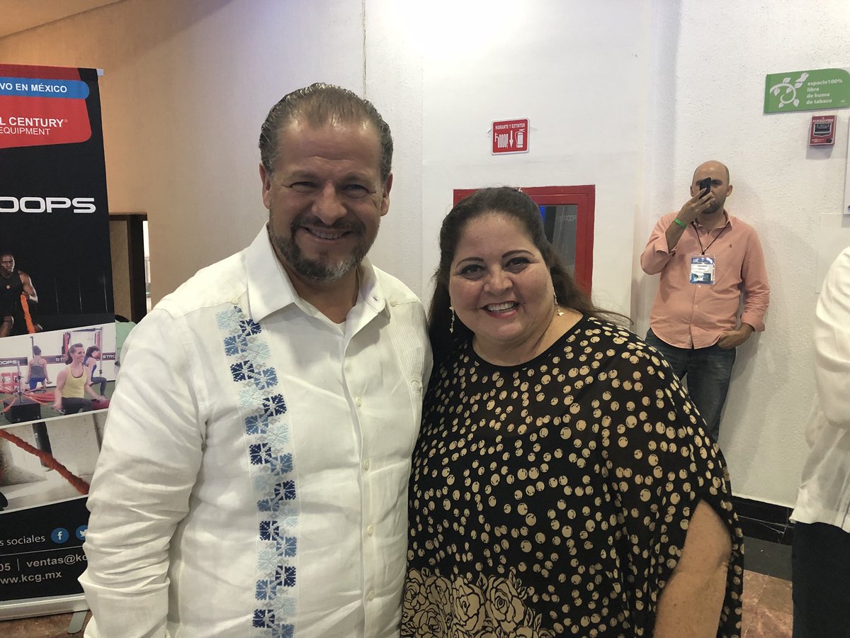 MarisolVanegasP's tweet photo. Muchas gracias @GerardoCoronaG por acompañarnos en la inauguración de #Exphotel2018 Siempre es un gusto coincidir. https://t.co/ywoMYDWuDB