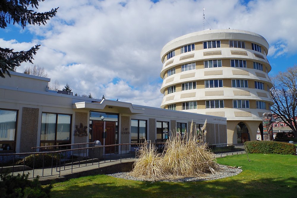 #8: Duncan (1970)- A full 90% of this is due to the government building, not the actual courthouse. But it's part of the same complex, so - The courthouse has a subdued respectability for a one-storey building. It's fine - But seriously, look at the government cylinder!