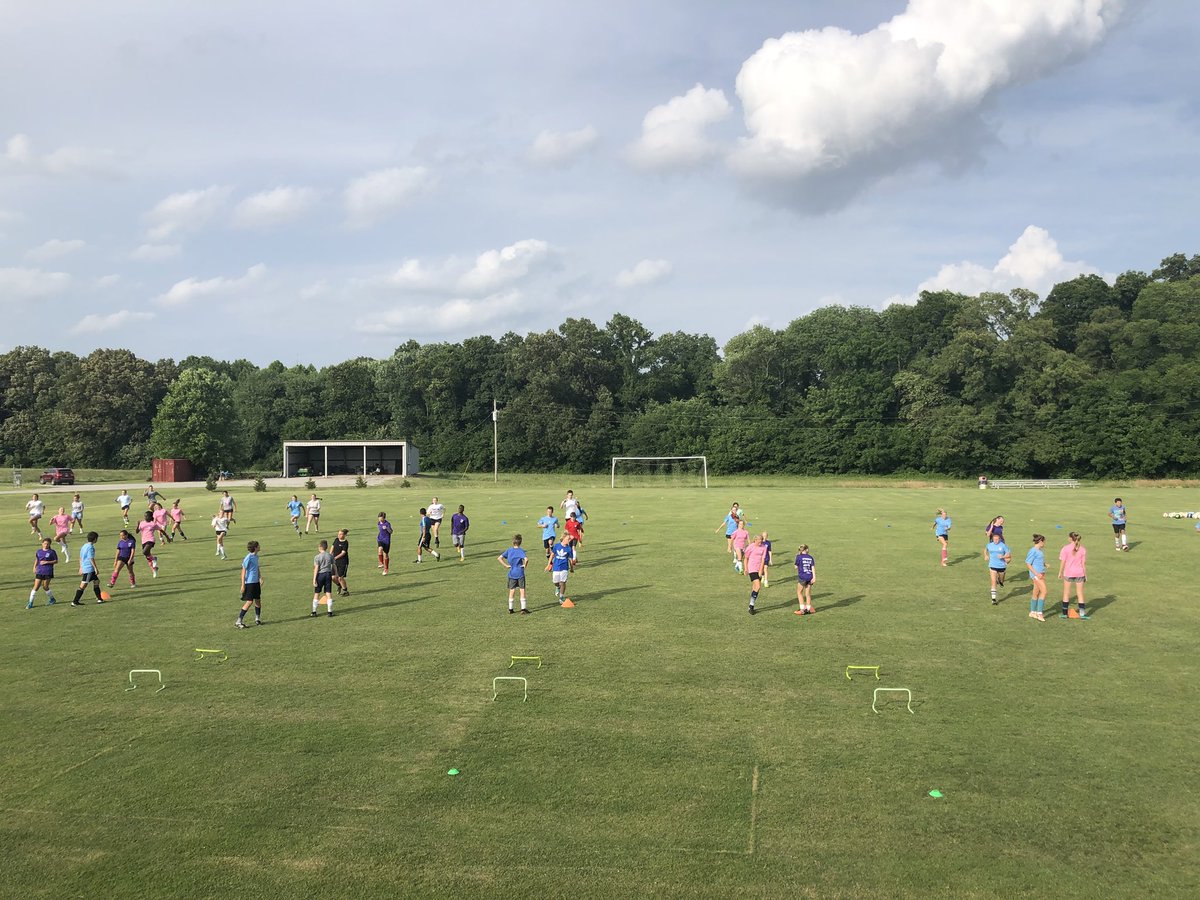 USJbruinsoccer's tweet photo. Best of the West Session II kicked of yesterday with some challenging and high intensity sessions. Players being challenged to improve physical, technical and tactical standards. Fun to see a group focused on getting better! #learntoland https://t.co/fDubRG3y8o