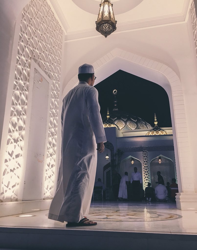 syahmi_naz's tweet photo. Ramadan 1439H bakal melabuhkan tirainya..
Sbagai hambaNya tidak lain tidak bukan hanyalah mengharapkan amal yg sdikit ini diterima OlehNya. Ameen!
#ramadhan2018
#TeamRayaCairo https://t.co/GFmsihM357