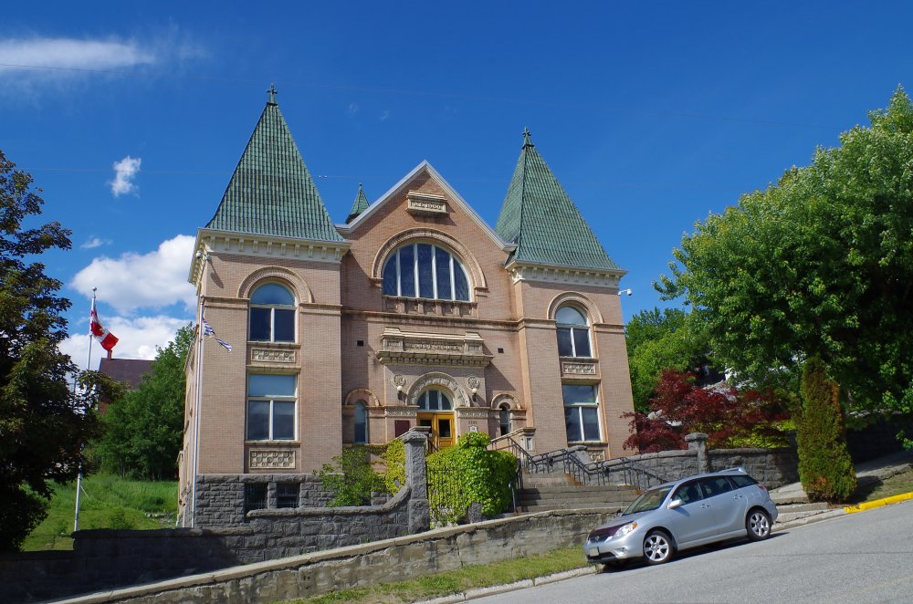 #6: Rossland (1901)- Cuuuuuuuuuute- Engraving "COURT HOUSE" and "AD 1900" is a fun superfluous touch- Dramatic angles are pleasing, especially on the sidehill