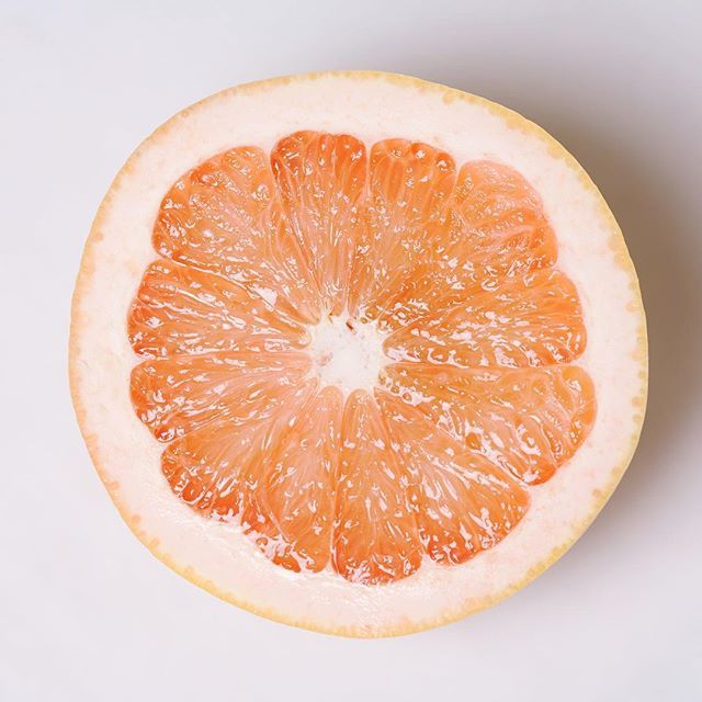 LarisaExplains's tweet photo. If you’re like me and struggle to get your water in daily, another option to supplement on particularly parched days is to ensure you’re taking in high water content foods.  One of my favorites is grapefruit which is a whopping 91% water!  Other foods wi… https://t.co/qPVMWFKiXM https://t.co/Qxmn4BkPXA
