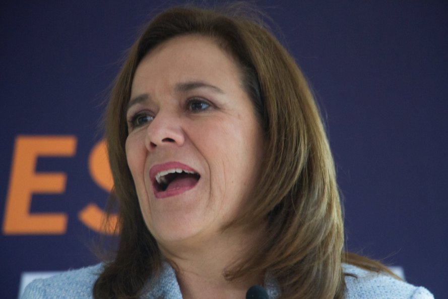 Ricardo Anaya: "Las mujeres van a contar conmigo".
Margarita: Y hasta ahora me lo dices? 
#DebateINE