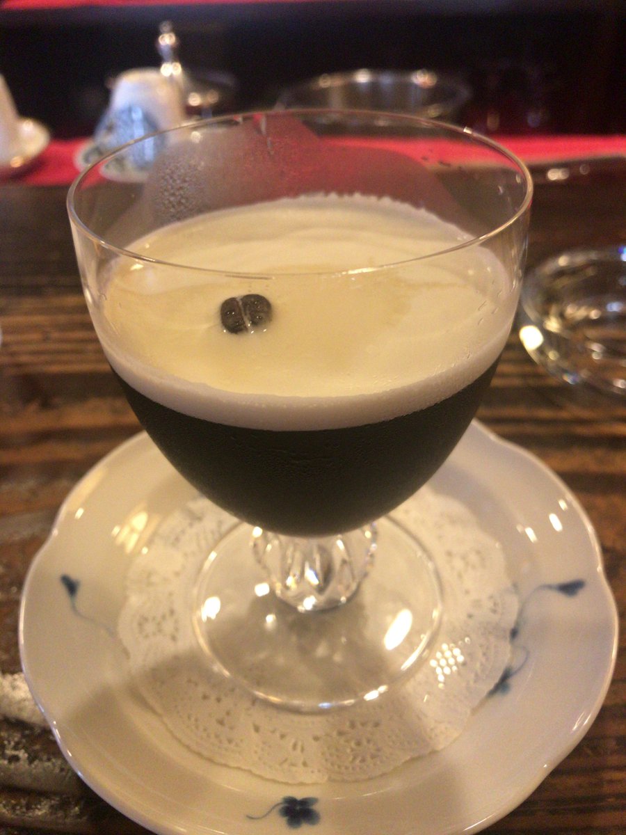 JR原宿駅から徒歩５分ほどの喧噪から離れ落ち着いた雰囲気のお店
【アンセーニュダングル】
お話しに行くためと
コーヒー頂きに関東へ
とてもおいしいコーヒーも御馳走になりました
とても丁寧で私の好みの
「ガツンと強く苦くて後味がすっと綺麗に消える」そんなコーヒーに会えました！