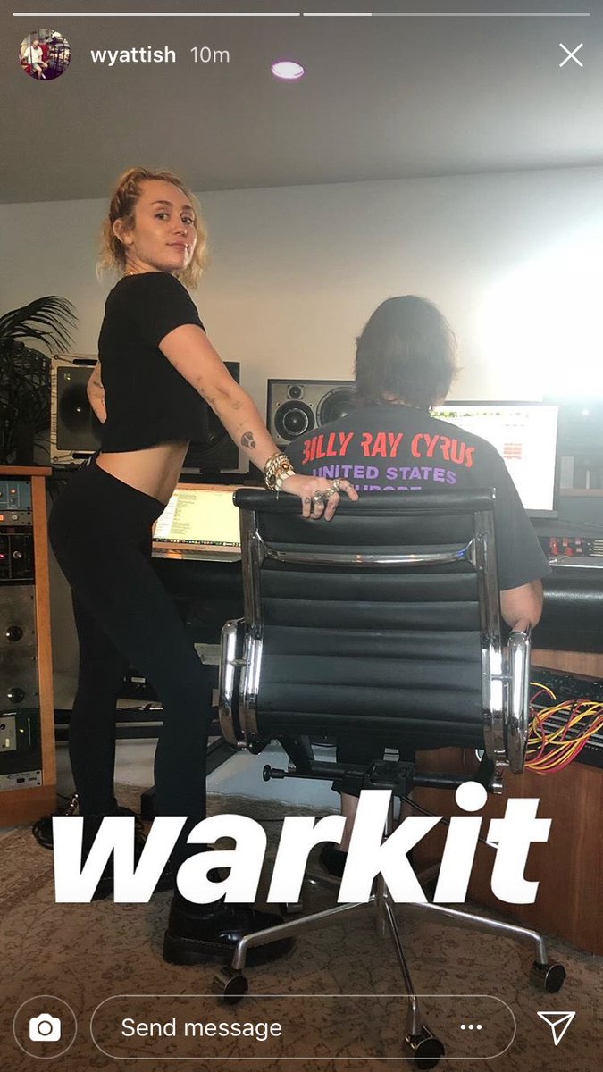 mileyzangel's tweet photo. #warkit π https://t.co/rdi0lQCqWn