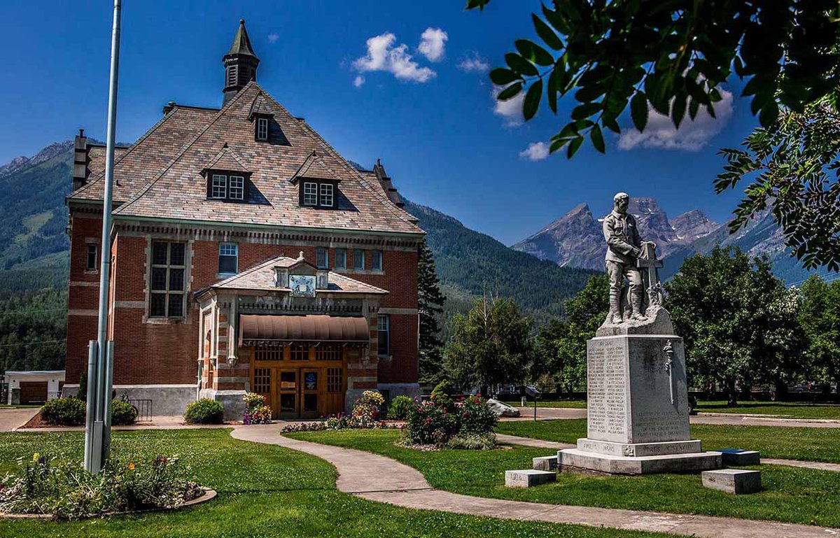 #2: Fernie (1910)- Looks cute AND grand at the same time, how is that possible- Photographs well at night, in show, with mountain backdrop, without it, ugh i'm jealous- Not a full-time courthouse and seems sort of separate from town, so it ultimately loses to...