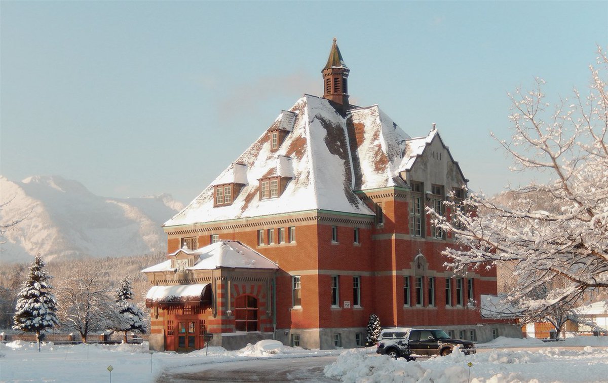 #2: Fernie (1910)- Looks cute AND grand at the same time, how is that possible- Photographs well at night, in show, with mountain backdrop, without it, ugh i'm jealous- Not a full-time courthouse and seems sort of separate from town, so it ultimately loses to...