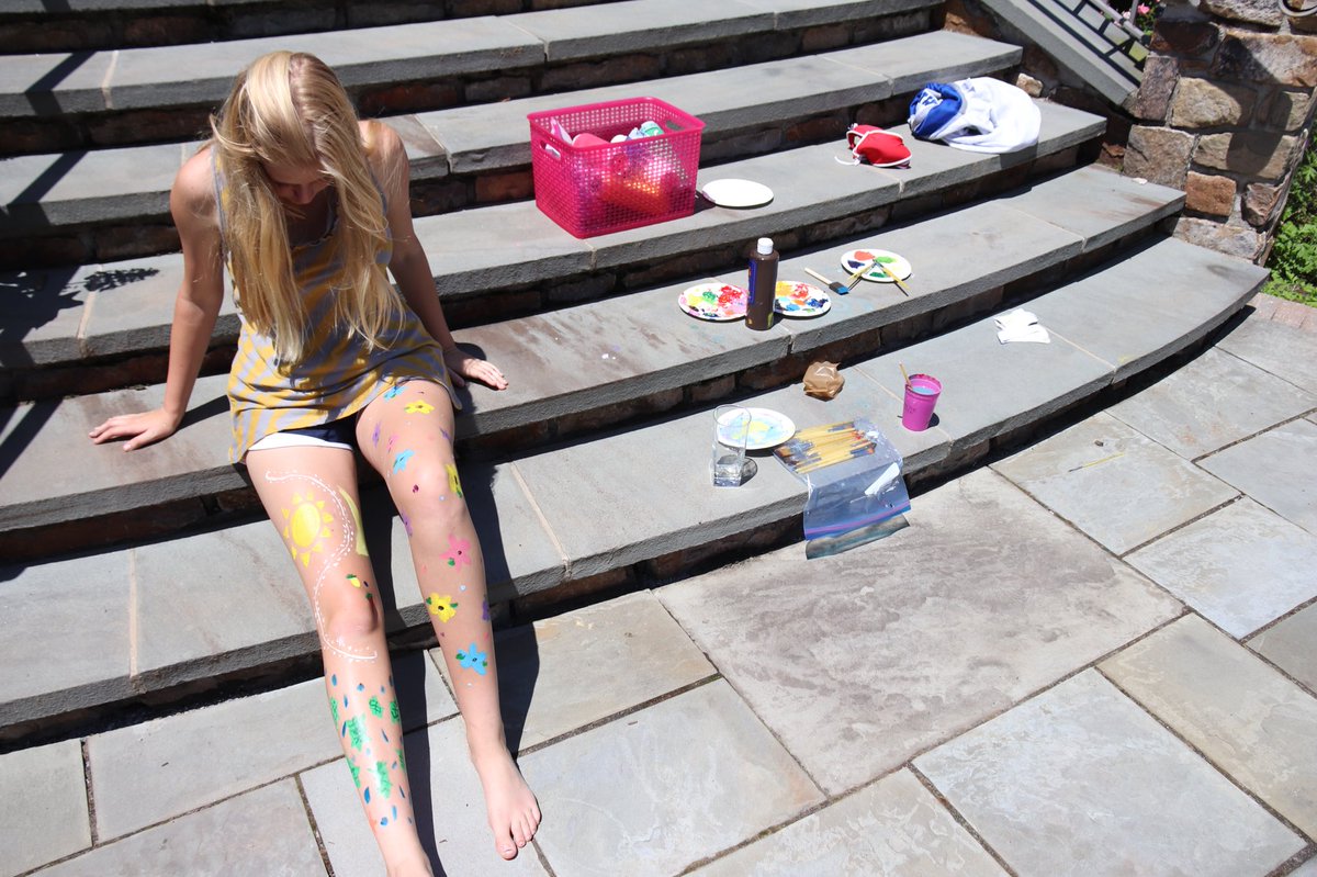 prettyin_paint's tweet photo. PIP Girl gets “Pretty in Paint”... but what happens when the paint dries in the sun?! #temporarytat 😂🌞🎨 https://t.co/iCFf2GfnQZ