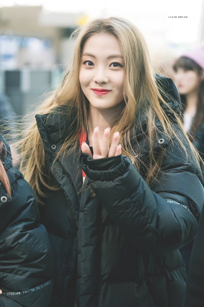 171110 인천국제공항
#위키미키 #루시 #노효정 

뽀시래기 🙋‍♀️