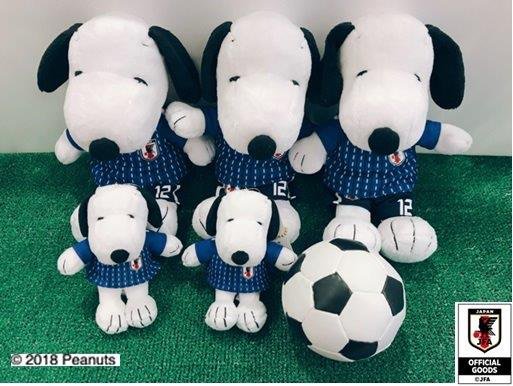 Twitter 上的 キデイランド大阪梅田店 公式 Snoopy Town Shop サッカー日本代表のユニフォームイラスト を着たスヌーピーと一緒に サッカー日本代表戦を盛り上げましょう ユニフォームの背中にはサポーターズナンバーの 12 が入っています Snoopy スヌーピー