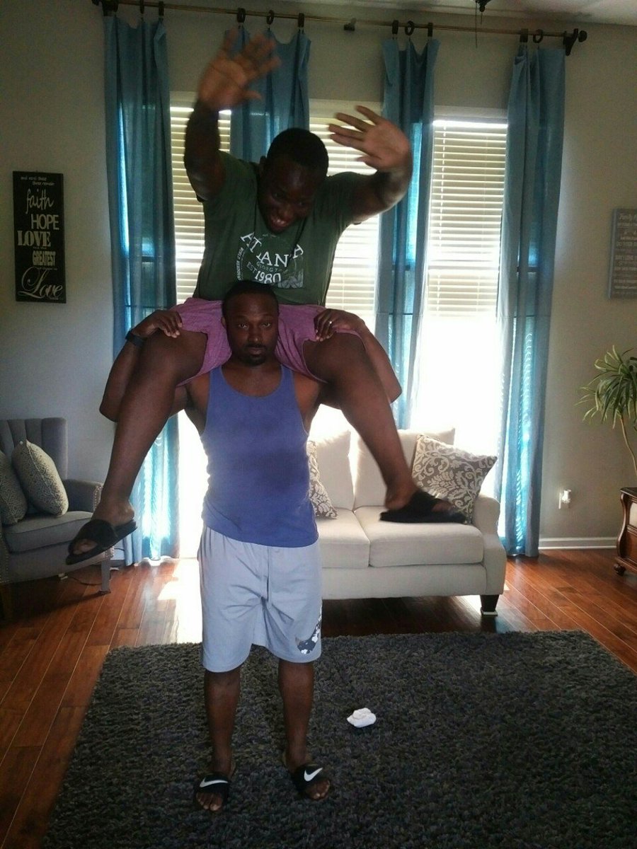 ministerdbrown's tweet image. #ImaBeast That's 240 on my shoulders.