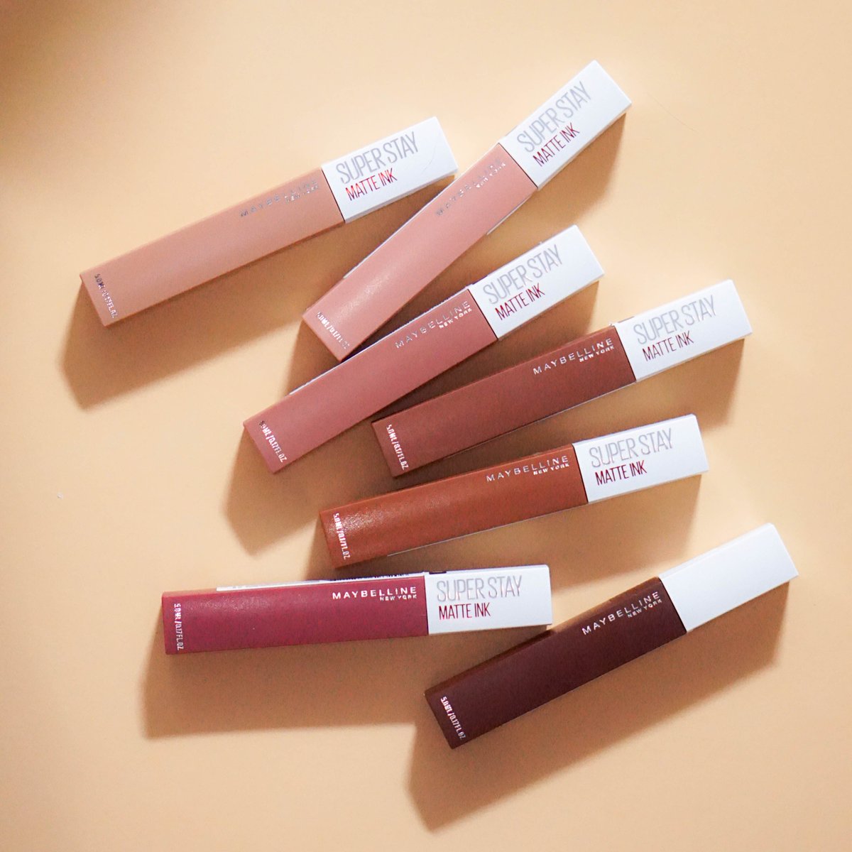 aebonglife's tweet photo. ออกใหม่แล้วปังเว่อร์!✨ Maybelline Superstay Matte Ink “Un-Nude” ลิปจิ้มจุ่มเนื้อแมทที่เอเคยพิสูจน์ให้ดูแล้วว่า #kissproofจูบไม่หลุด ติดทน16ชม. เอาใจสาวกโทนนู๊ด 
ราคาแค่ 249 บาทเท่านั้น 
ทาง่ายไม่หนืด แต่พอเซ็ทตัวเท่านั้นแหละ ติดแน่นเว่อร์
#ไว้รีวิวห้ามขายของโว้ยย #HowtoPerfect https://t.co/yWd00rskKo