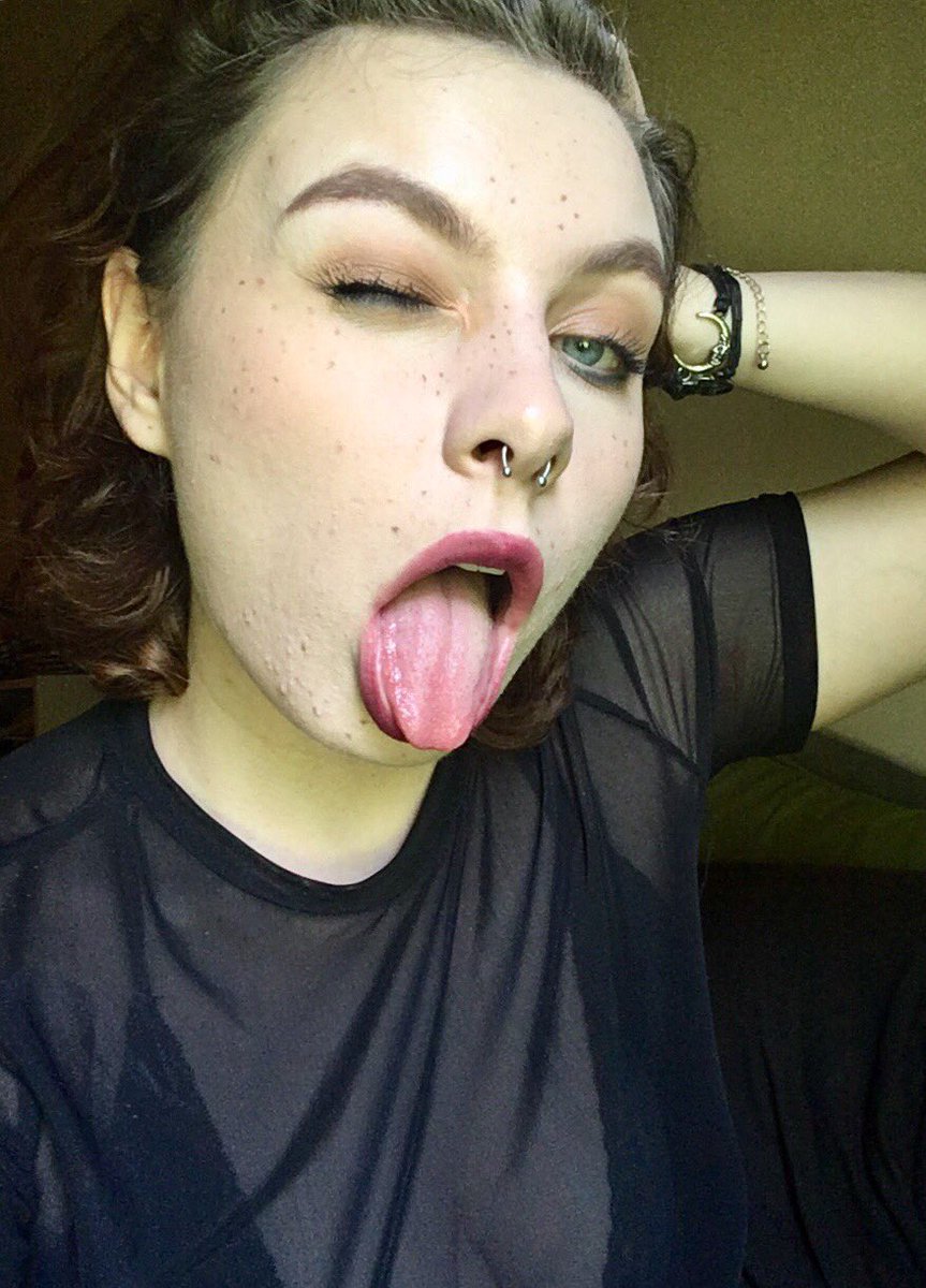 transsainthood's tweet photo. sapphic, sad &amp; iso smooches https://t.co/1adTPB8vub