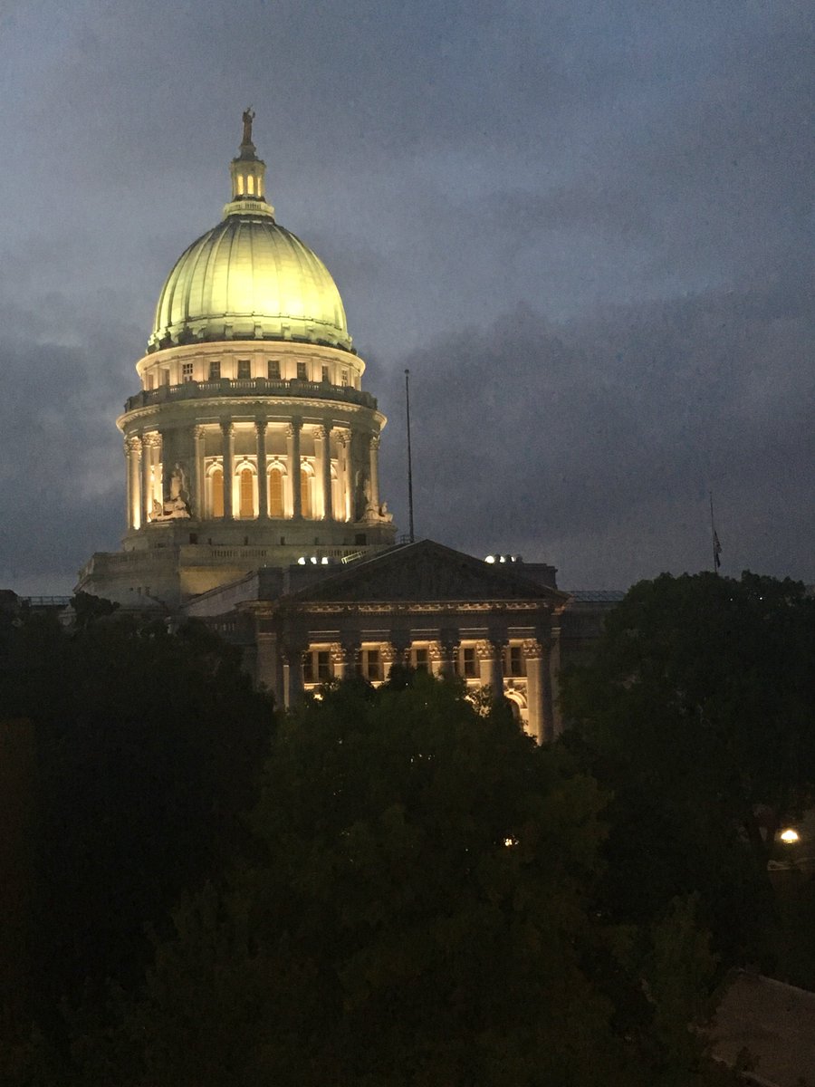 jrwlay's tweet photo. Good evening from Madison, Wisconson... AKA "The City Of Four Lakes."
Did you know Madison’s official city bird is a plastic pink flamingo?
It's going to be a majestic day tomorrow with @CurrencyTim , @CUWarrior, and @saradyer at #howtocuwc #cuwc https://t.co/C3gK6ef91Y