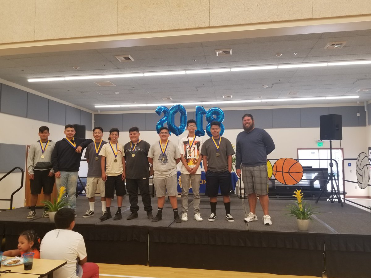 MsAllisonCordes's tweet photo. Sports Banquet Potluck! Wonderful event! https://t.co/C95mZWwn95