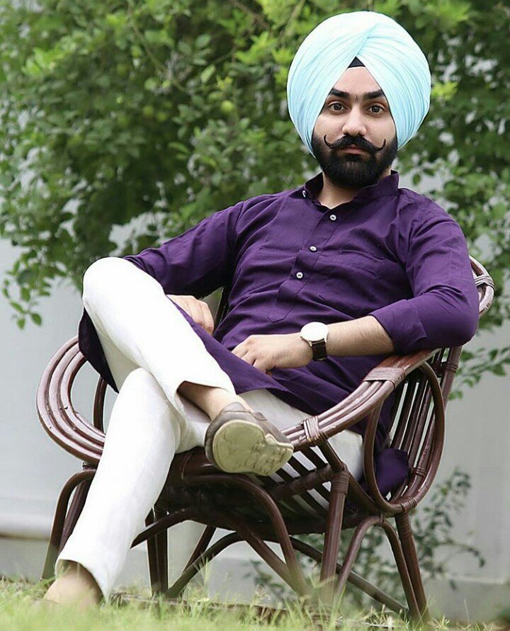 arshdeepsbhatti's tweet photo. 👉ਐਵੇਂ ਬਹੁਤਾ😎 ਪਰਖਿਆਂ ਨਾਂ ਕਰ 👉ਜਿੰਦਗੀਏ
ਸਰਦਾਰਾ👳 ਦੇ ਘਰ 🏚 ਜੰਮਣ ਵਾਲੇ ਹਾਰਦੇ💪 ਨਹੀ👈 https://t.co/boC1zLvNlV