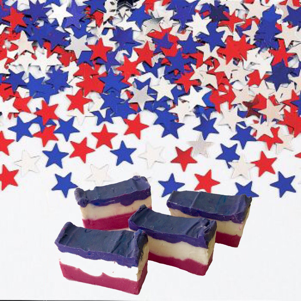 Americana soap! Fragranced with peppermint essential oil and a slight hint of chocolate fragrance oil. This soap is sure to please as it has Shea butter and all natural plant-based oils. Ask me how you can get some! #soap #handmadesoap #artisansoap #shopsmall