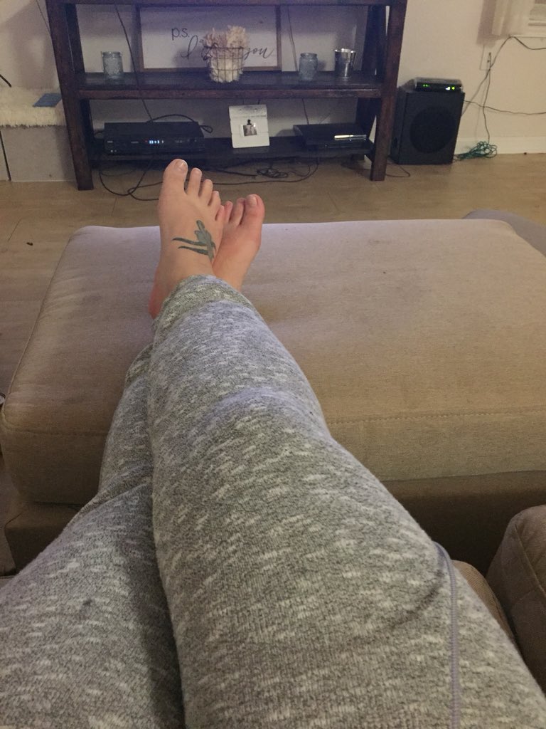 Goddess_Layla69's tweet photo. Come worship my feet while I watch tv with my feet propped up. #findom @slavetodoms #findomfeetaddiction #findomrt #findomgames #findomfootslave #footslave #footaddiction @find0m @Rtpiggy4U @AssWorship_1 @RTslave93 @RTCoo335 https://t.co/V2glffycNE